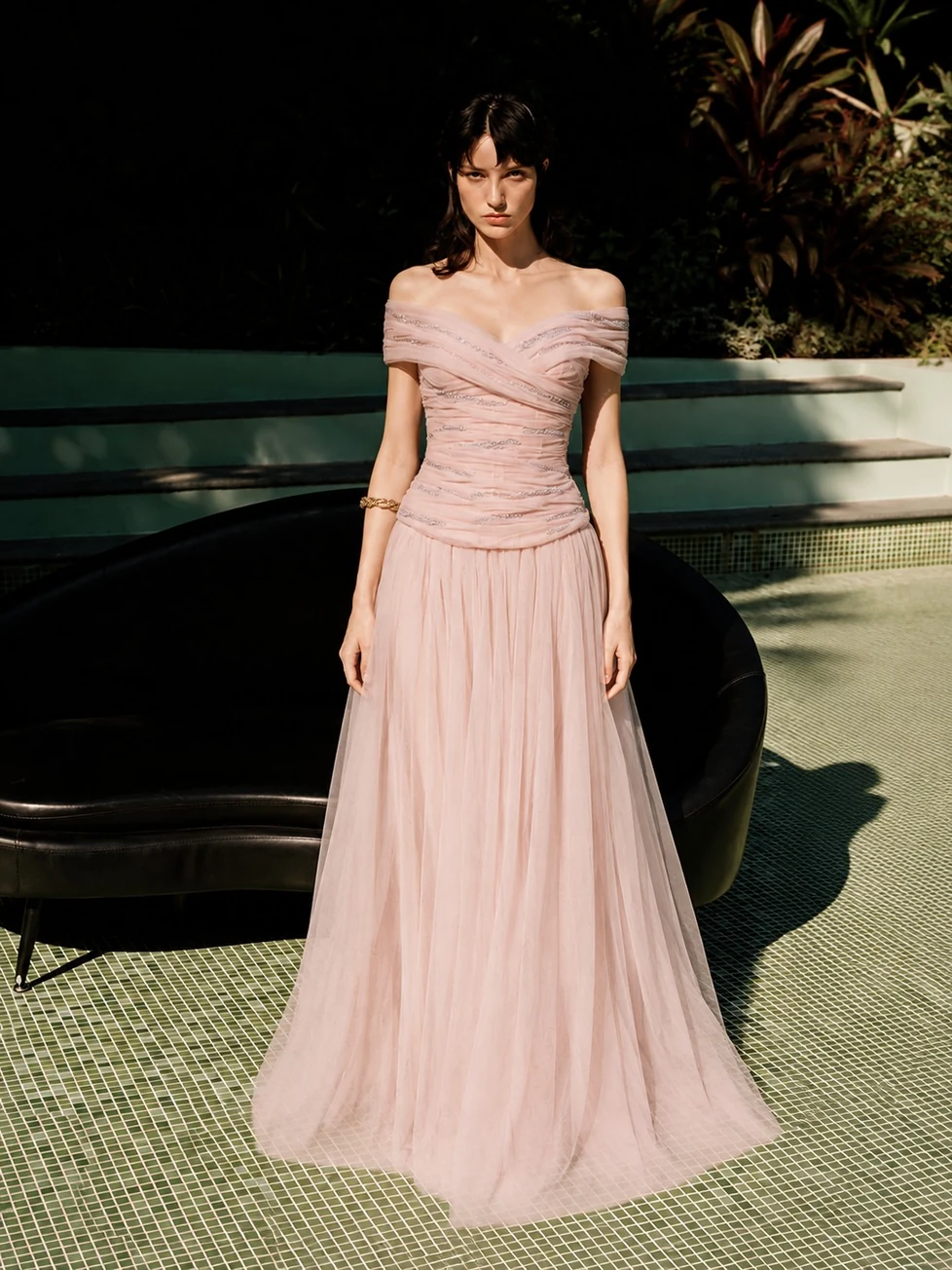 Choosing an evening dress: Silhouette, colour and ease
